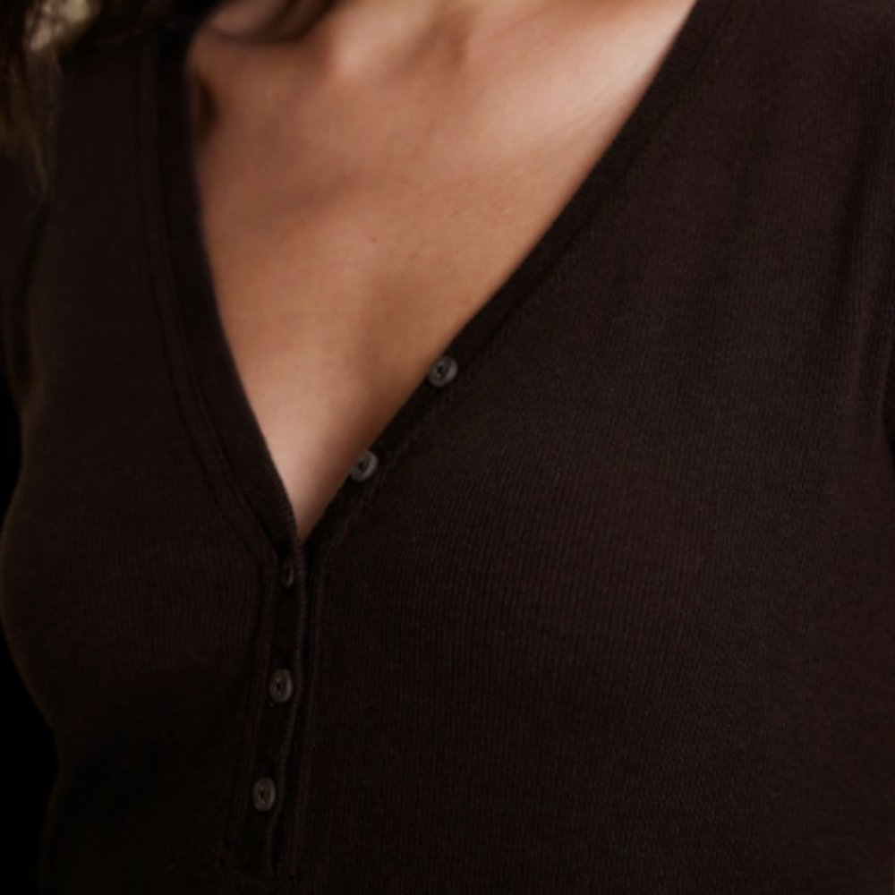 RIBBED ELBOW-SLEEVE SHIRT